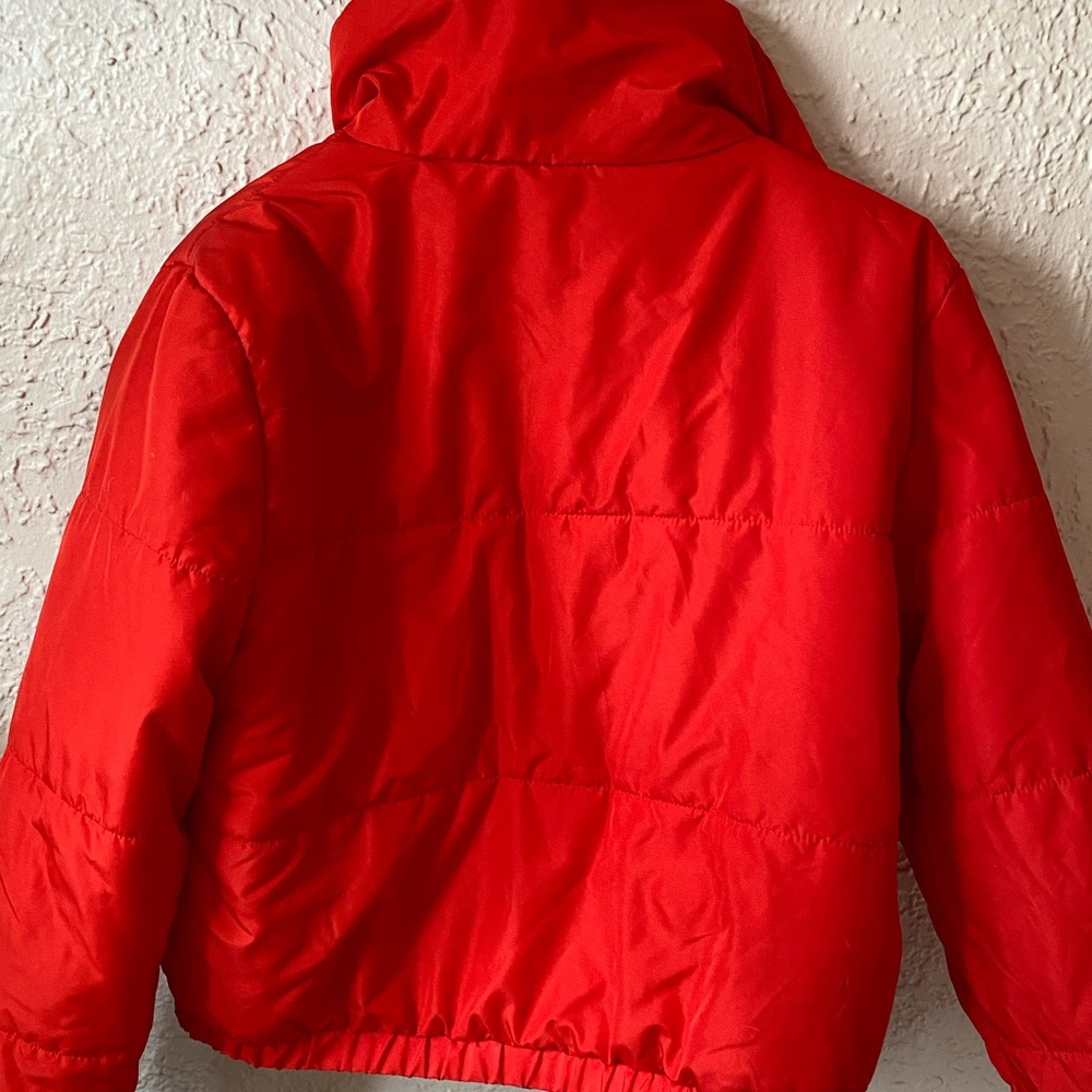 Red Puffer jacket Size Medium - Picture 5 of 6